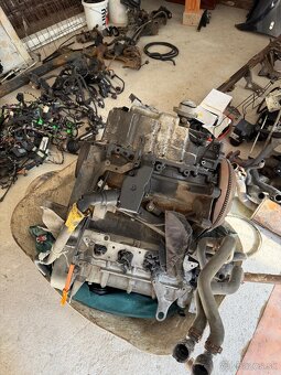 Rozpredám VW Golf 4 diely - 3