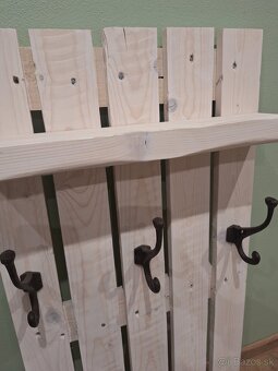 Vešiaková stena - 3