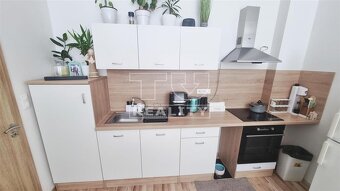 Komplet zrekonštruovaný 2.izb.byt v centre Senice. - 3