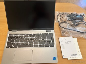 Dell Latitude 5520 - 3