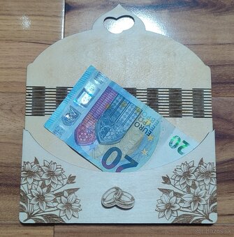 Drevená darčeková obálka Novomanželom 2 - 3