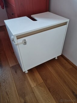 umyvadlova a kupelnova skrinka Tchibo - 3