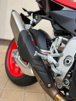 Aprilia Tuono V4 FACTORY - 3