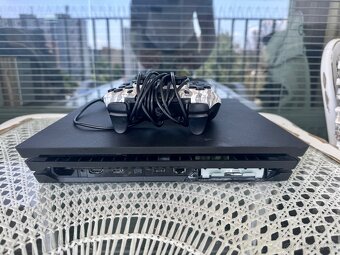 Predám Playstation 4 Pro 1TB + 2 x Controller - 3