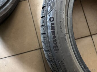 245/40R18 - 3