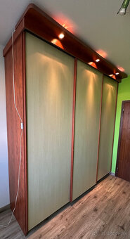 satnikova skrina s osvetlenim 260x260x60 - 3