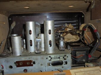 Predám rádio, súdok, kufríky - 3