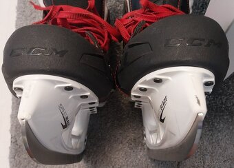 HOKEJOVÉ KORČULE - 3