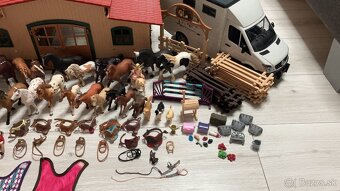 Schleich kone,stajna,doplnky - 3