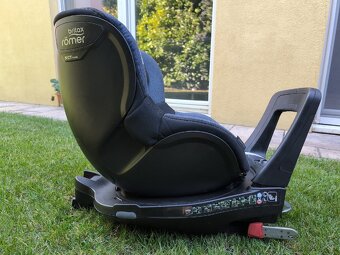 autosedačka Britax Römer Dualfix M i-Size. - 3