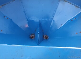 Rozmetadlo umelého hnojiva Amazone 1000L - 3