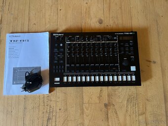 Roland TR-8S Groovebox top stav - 3