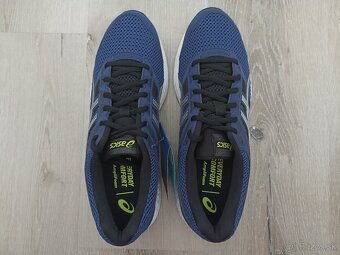 Botasky Asics AmpliFoam - 3