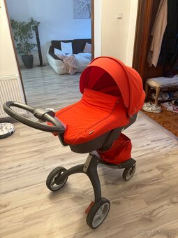 Predám kočík Stokke Xplory V5 – trojkombinácia, červený - 3