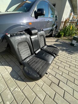Predám zadné sedačky na Vw passat b6 - 3