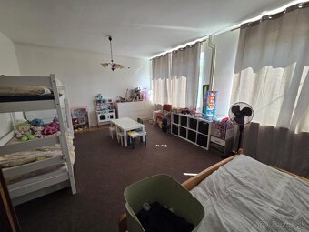 Predáme rodinný dom s pekným pozemkom v Kamenici nad Hronom. - 3