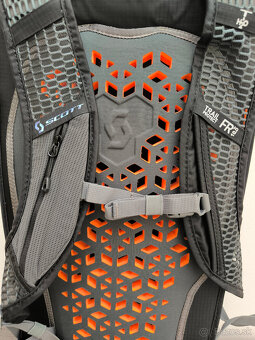 Nový ruksak Scott Trail Protect 10l s integrovaným chráničom - 3
