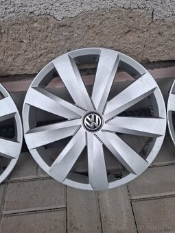 Zachovale puklice VW GROUP / Volkswagen R16. - 3