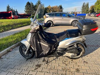 nezmar Piaggio Beverly 300ie, r. 2010, komplet výbava v cene - 3