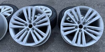 SIRIUS-Silber orig.skoda Superb 3V 5x112 8j x19 ET 44 VW - 3