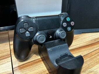 PlayStation 4 slim - 3