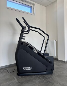 Technogym Artis Step Black edit- schodový trenažer - 3
