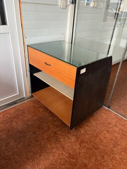 Pulty do predajne na predaj - 3