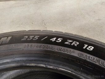 235/45R18 - 3