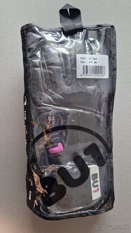NOVÉ brankárske rukavice BU1 All Black NC 8.5 + sampon - 3