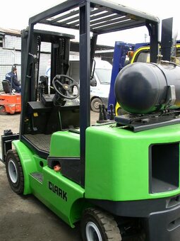 vzv Clark 2,5 t - zdvih 4,8 m - 3