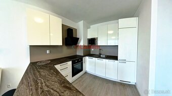 REZERVOVANÉ - Štýlový 2-izbový byt s garážovým parkovaním - 3