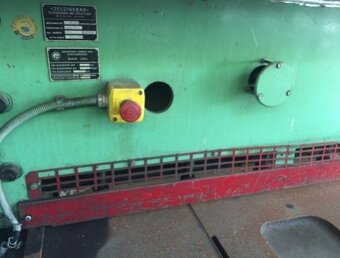 MM5/2500 tabulové nůžky, vyráběné v roce 1980 - 3