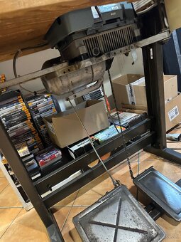 Predám priemyselný šijací stroj Juki Overlovku 230V - 3