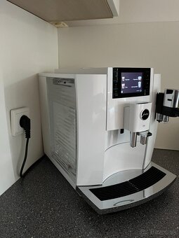 Predám kávovar JURA E8 Piano White - 3