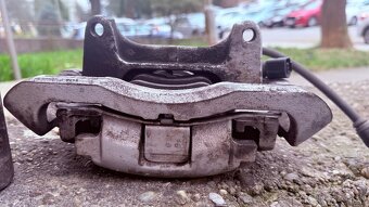 Predné brzdové strmene - 3