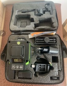 Nivelačný laser tzv. 4D tj 16 líniový so zel lúčom 2x bat - 3