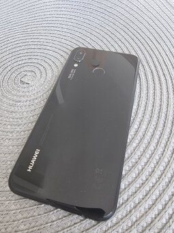 Krásny ako nový Huawei P20 Lite - 3