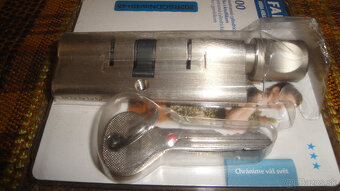 Predám tento zámok, vlozku s gombikom v Bratislave a okolí - 3