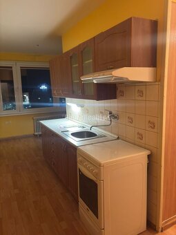 Ponúkame Vám na prenájom 3-izbový byt v centre v Rimavskej S - 3