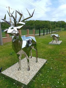 Socha jeleňa z nehrdzavejúcej ocele. - 3