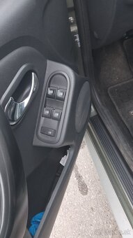 Predám Dacia Duster 1,2 16W 92KW - 3