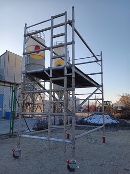 Na predaj pojazdné hliníkové lešenie Euro tower - 3