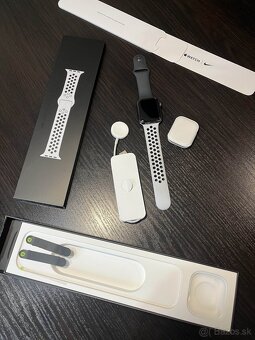  Apple Watch 7 45mm Stainless Steel - GPS + Cellular - 3