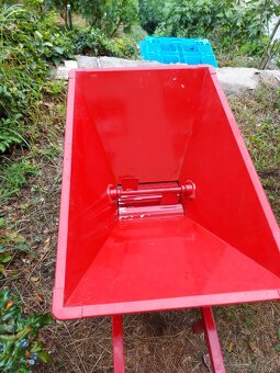 Mlynček na hrozno a ovocie; elektrický - 3