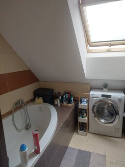 3 izbovy podkrovný byt - cetrum mesta Sereď - 3