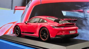 PORSCHE GT3 RS 1:18 RED/červená Maisto - 3