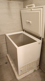 Predam truhlicovu mraznicku Electrolux EC2801AOW - 3