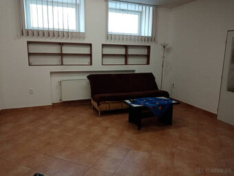 Na prenájom 2 izbový atypický byt v centre mesta BN - 3