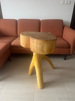 Masívny stolík „SRDCE“ – ručná výroba, originálny kus - 3