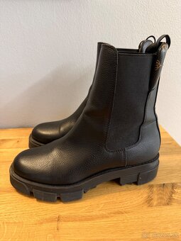 Čierne prechodné topánky Guess - 3